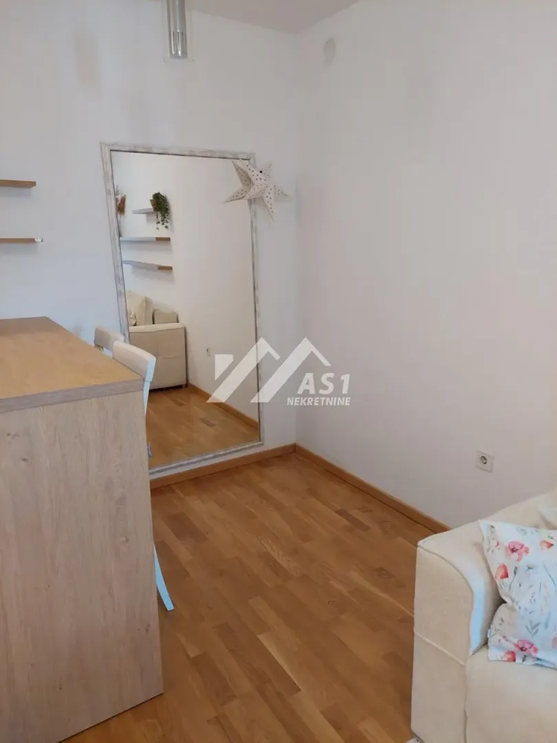Izdavanje, jednosoban stan, 37m², Sajam, Novi Sad Sve Podlokacije