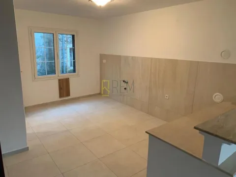 Prodaja, kuća, 100m², Stara Varoš, Podgorica - image 10