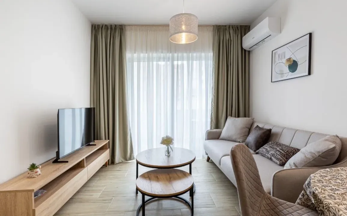 Izdavanje, jednosoban stan, 38m², Bečići, Budva