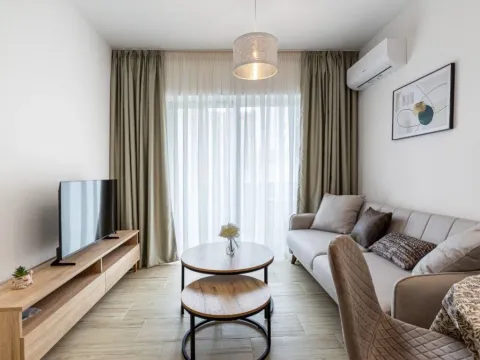 Izdavanje, jednosoban stan, 38m², Bečići, Budva