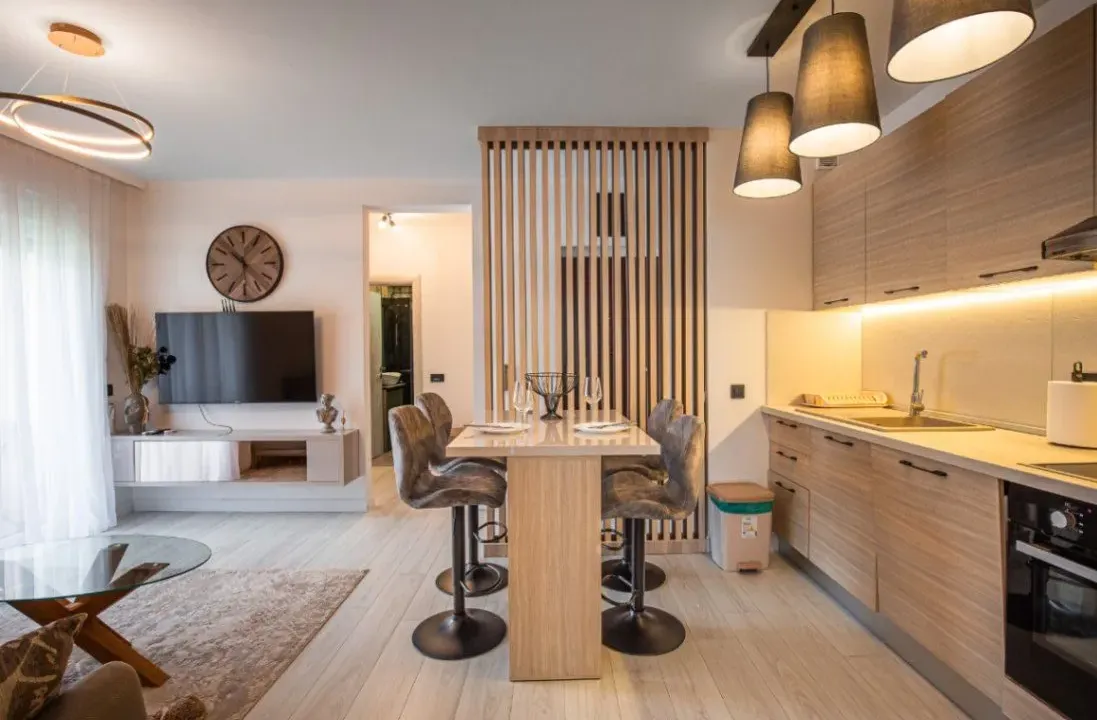 Izdavanje, jednosoban stan, 50m², Bečići, Budva