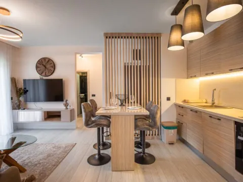 Izdavanje, jednosoban stan, 50m², Bečići, Budva