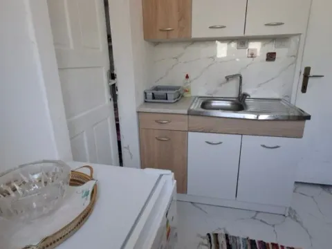 Izdavanje, garsonjera, 30m², Drac, Podgorica - image 2