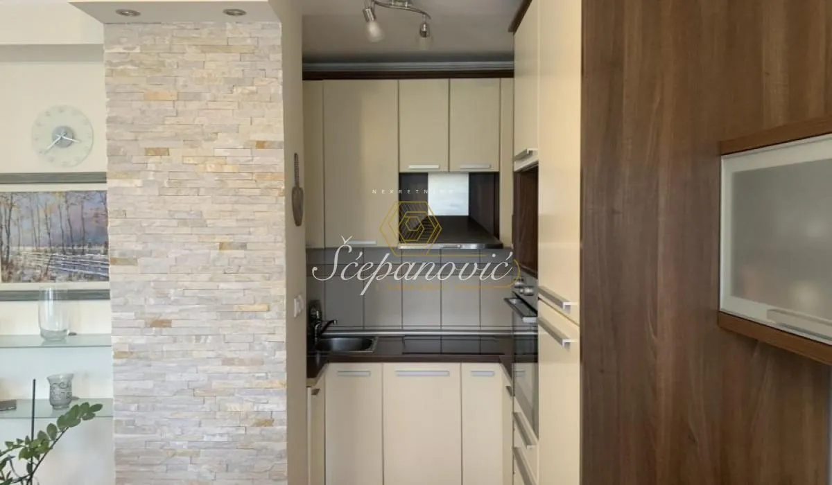 Prodaja, petosoban stan, 121m², Nova Detelinara, Novi Sad Sve Podlokacije