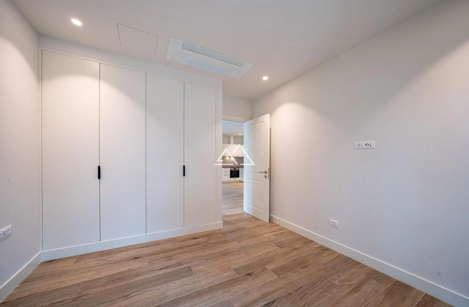 Prodaja, jednosoban stan, 65m², Luštica Bay, Tivat