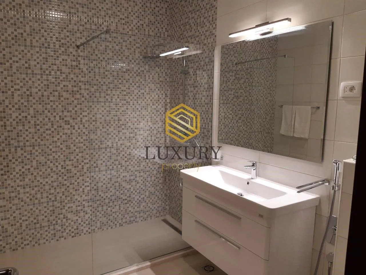 Izdavanje, jednosoban stan, 90m², Preko Morače, Podgorica