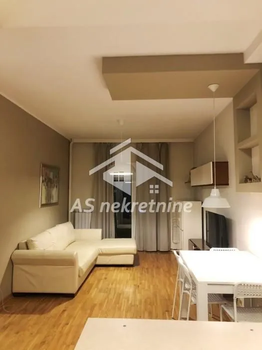 Izdavanje, dvosoban stan, 50m², Kalenić Pijaca, Vračar Sve Podlokacije