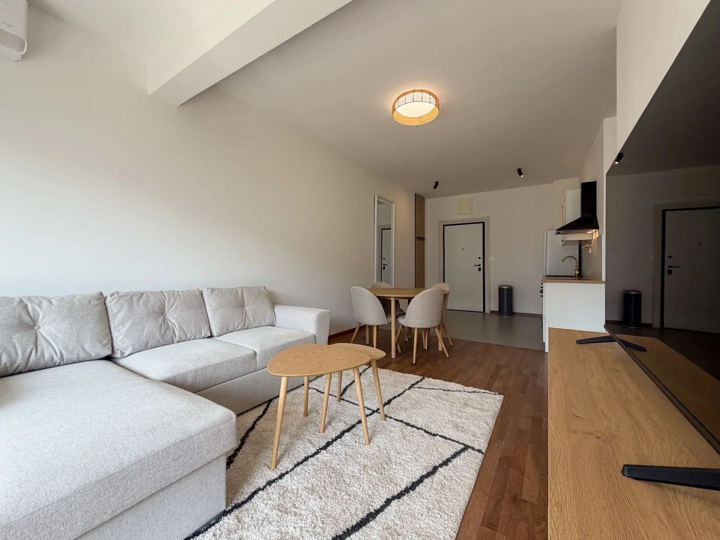 Rent, one bedroom apartment, 47m², Dobrota, Kotor