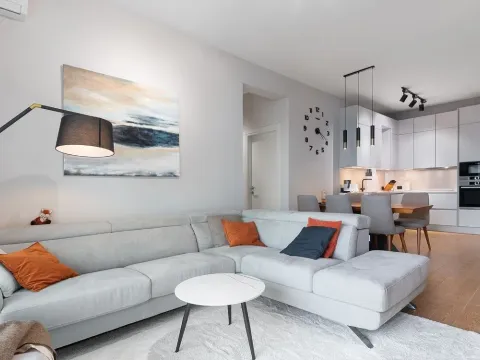 Prodaja, dvosoban stan, 81m², Bečići, Budva - image 1