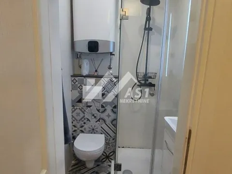 Izdavanje, četvorosoban stan, 93m², Centar, Novi Sad - image 9