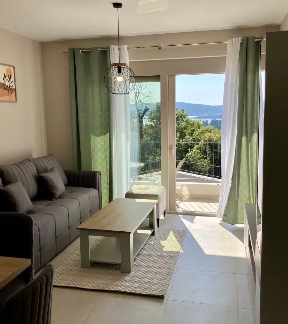 Izdavanje, jednosoban stan, 40m², Tripovići, Tivat