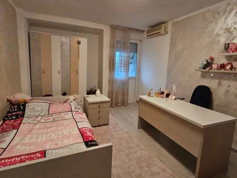 Rent, three bedroom apartment, 100m², Pejton, Podgorica - image 7