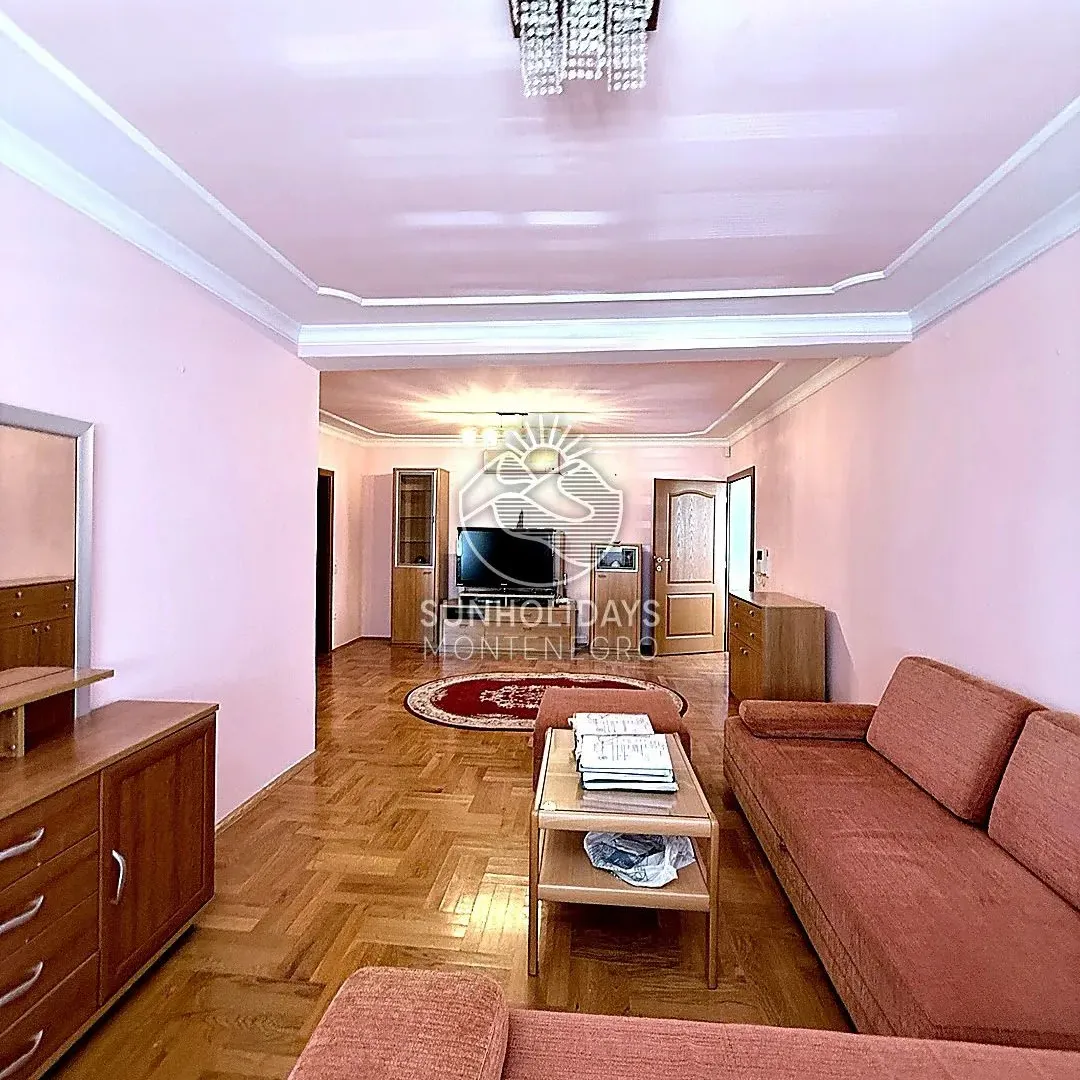 Prodaja, kuća, 390m², Zagrađe, Bar