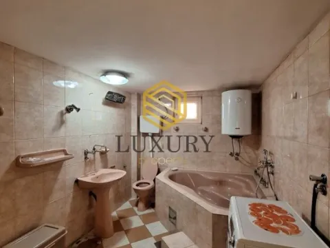 Izdavanje, dvosoban stan, 70m², Donja Gorica, Podgorica - image 8