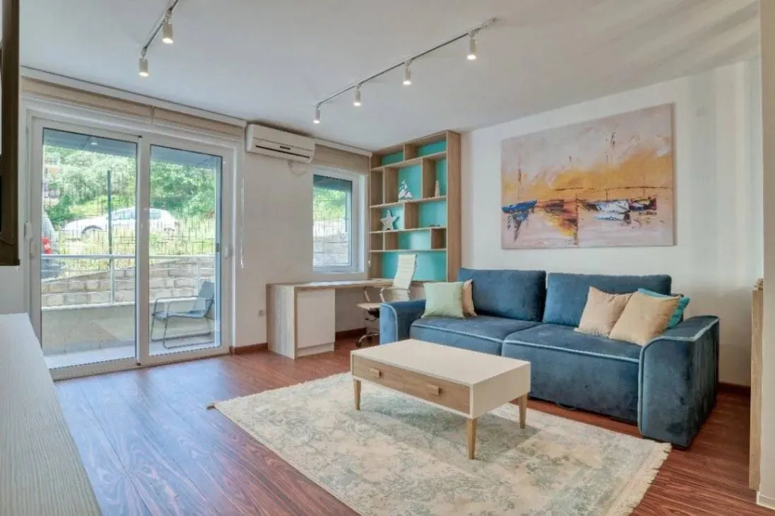 Rent, two bedroom apartment, 64m², Petrovac, Budva