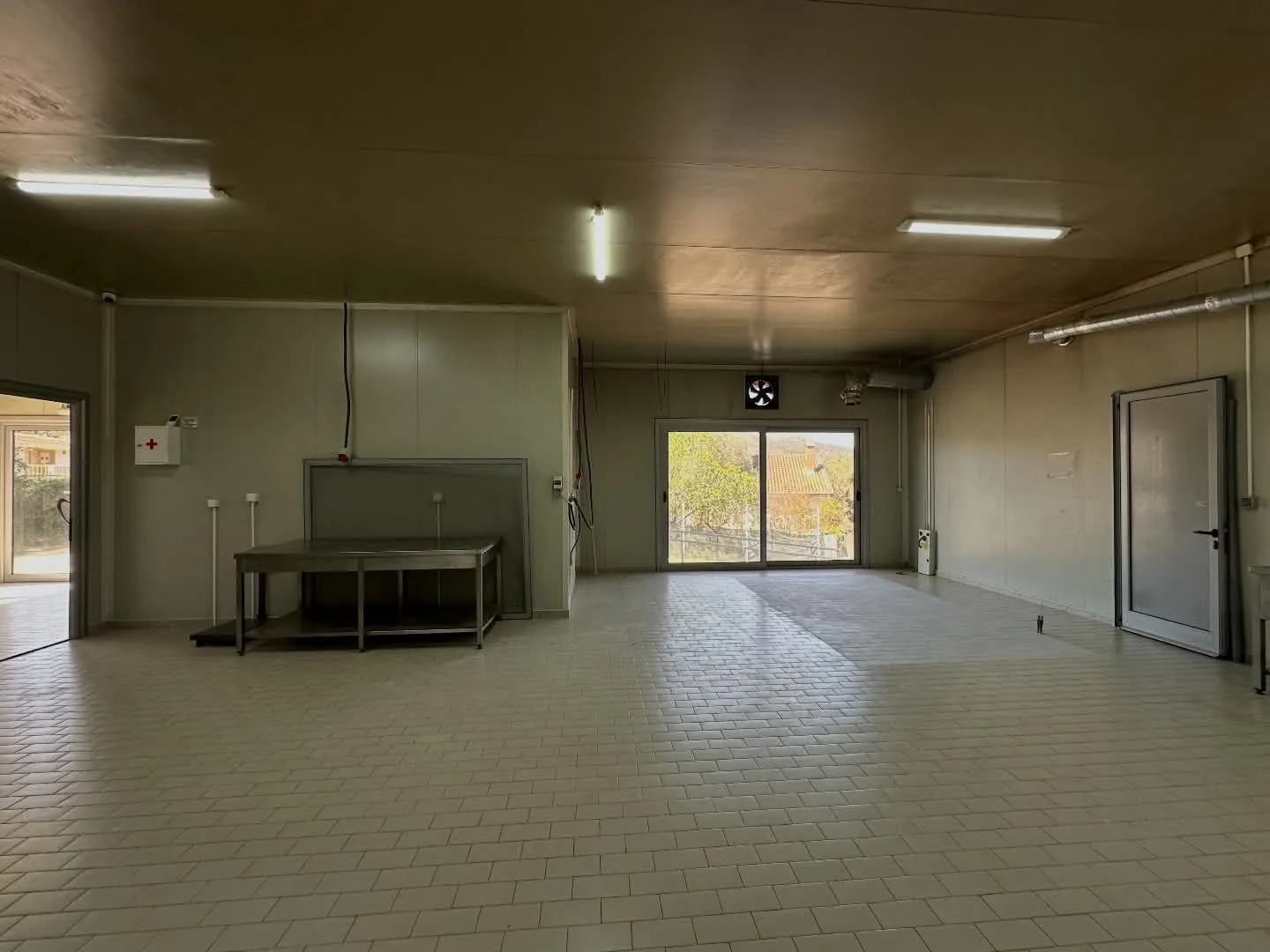 Rent, office space, 182m², Zaljevo, Bar