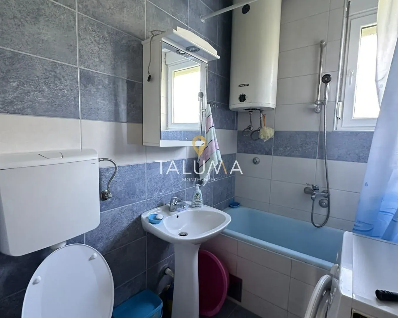 Sale, house, 318m², Zlatica, Podgorica