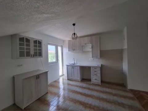 Izdavanje, dvosoban stan, 100m², Zlatica, Podgorica - image 8