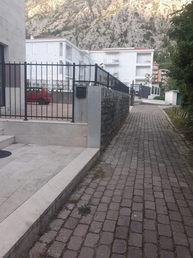 Rent, office space, 80m², Dobrota, Kotor