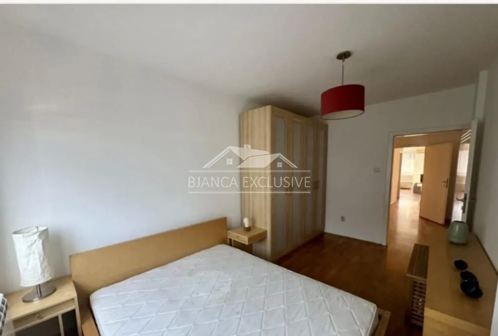 Prodaja, četvorosoban stan, 90m², Đeram Pijaca, Beograd