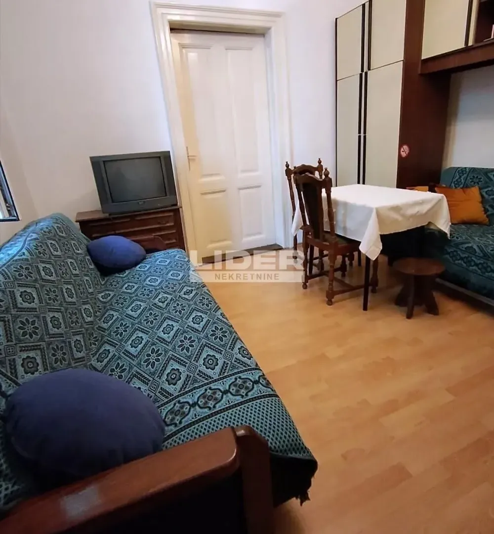 Sale, three bedroom apartment, 61m², Stari Grad, Beograd
