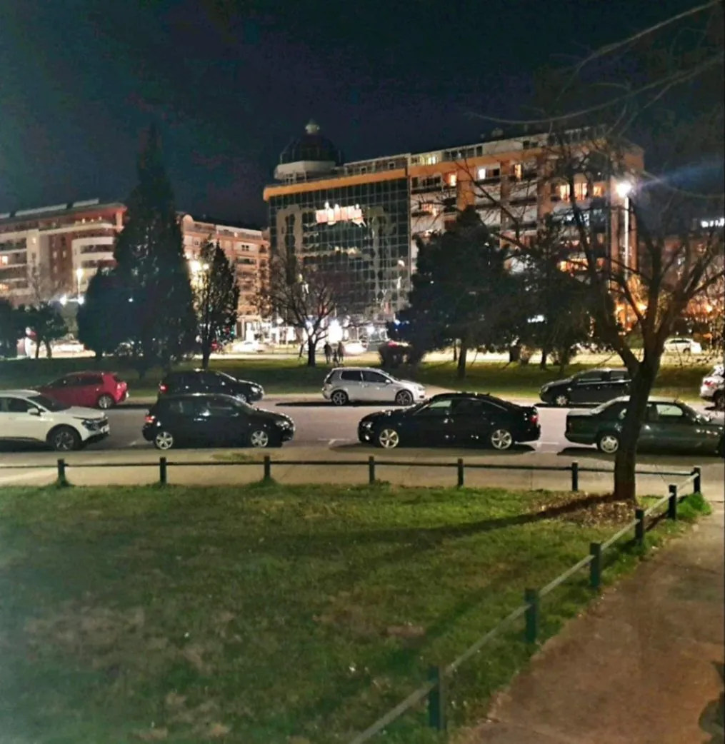 Izdavanje, poslovni prostor, 80m², Blok 5, Podgorica