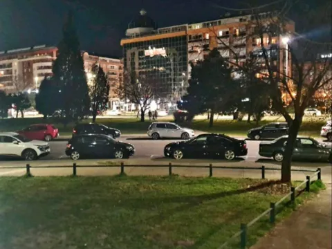 Izdavanje, poslovni prostor, 80m², Blok 5, Podgorica