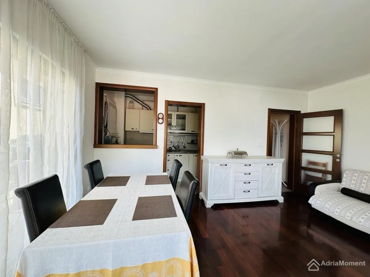 Prodaja, dvosoban stan, 81m², Dobrota, Kotor