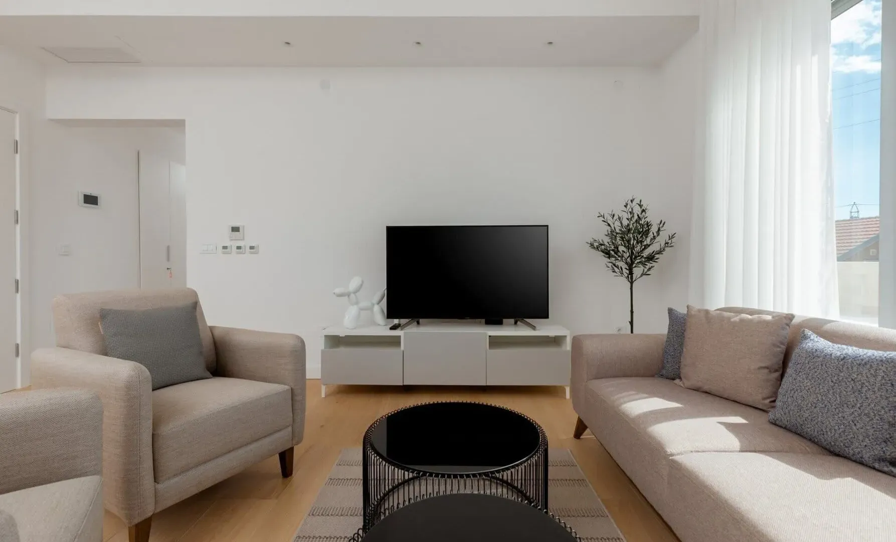 Izdavanje, četvorosoban stan, 273m², Marići, Tivat