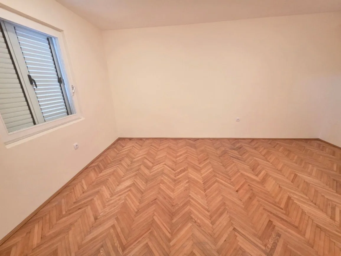 Izdavanje, jednosoban stan, 60m², Tološi, Podgorica