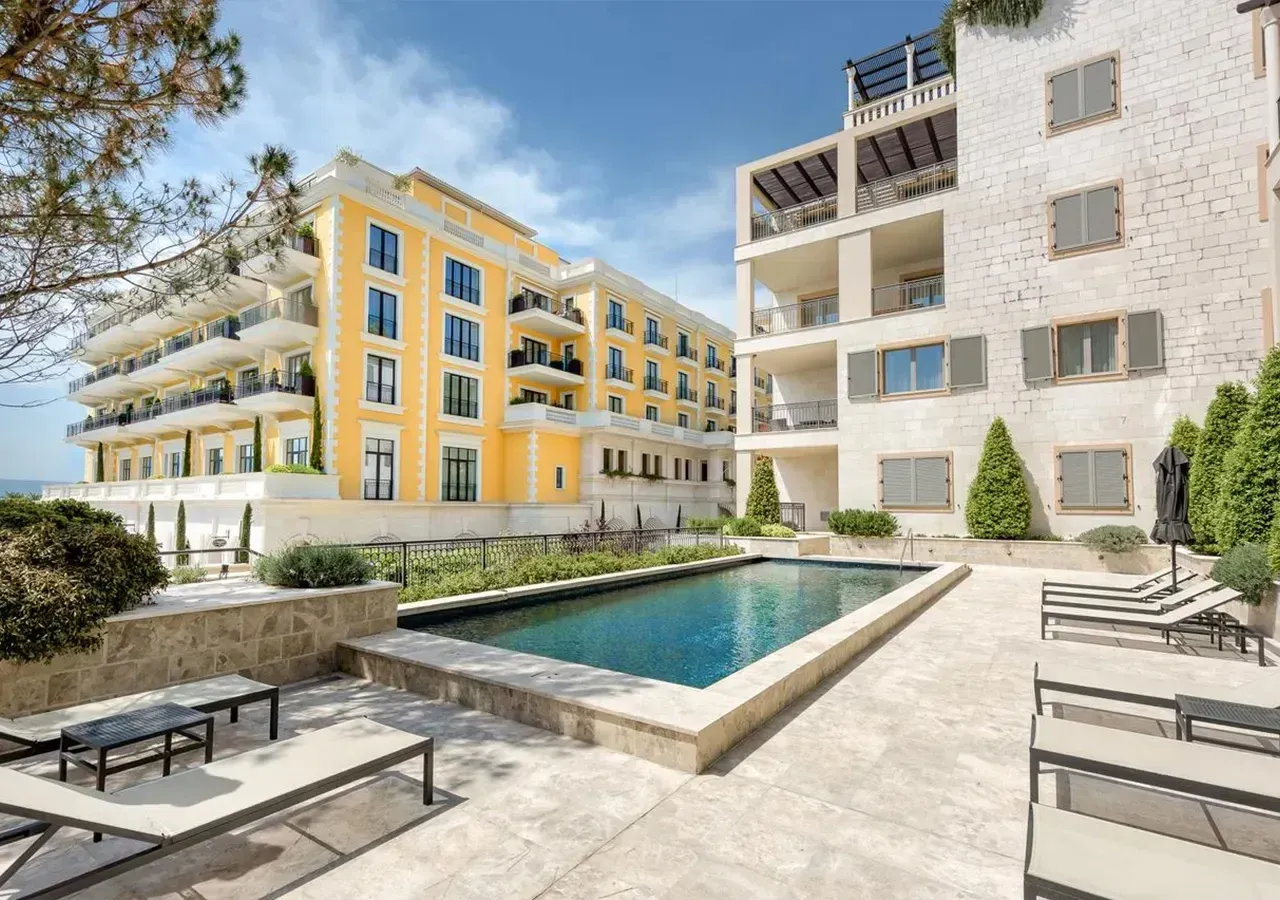 Izdavanje, stan, 70m², Tivat, Crna Gora