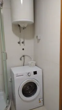 Kupatilo sa veš mašinom, tuš kabinom i bojlerom. - image 8