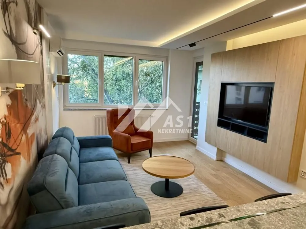 Izdavanje, dvosoban stan, 40m², Sajam, Novi Sad Sve Podlokacije
