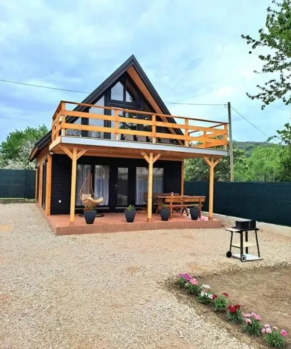 Prodaja, kuća, 130m², Zaljevo, Bar