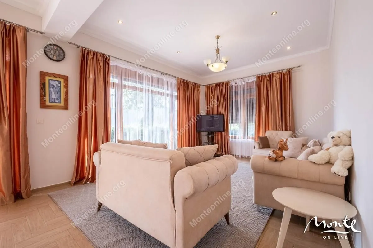 Prodaja, dvosoban stan, 79m², Orahovac, Kotor