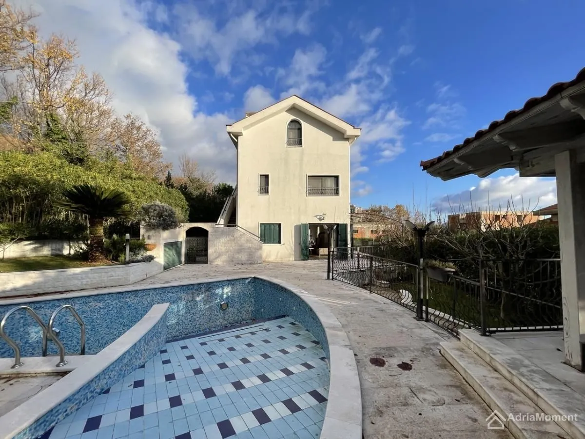 Prodaja, kuća, 201m², Topla, Herceg Novi