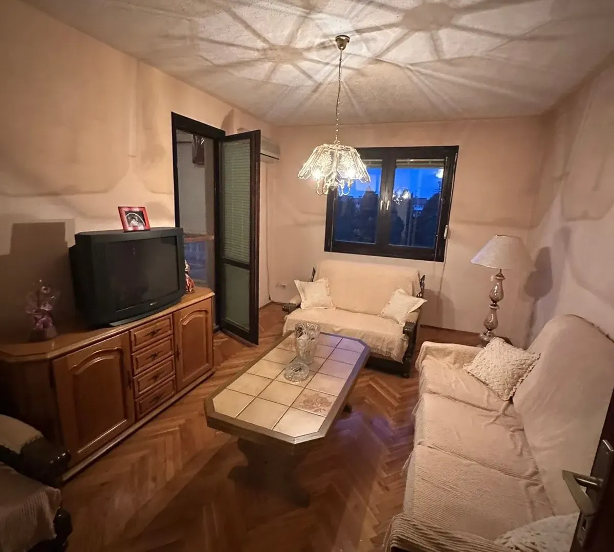 Izdavanje, dvosoban stan, 71m², Centar, Podgorica
