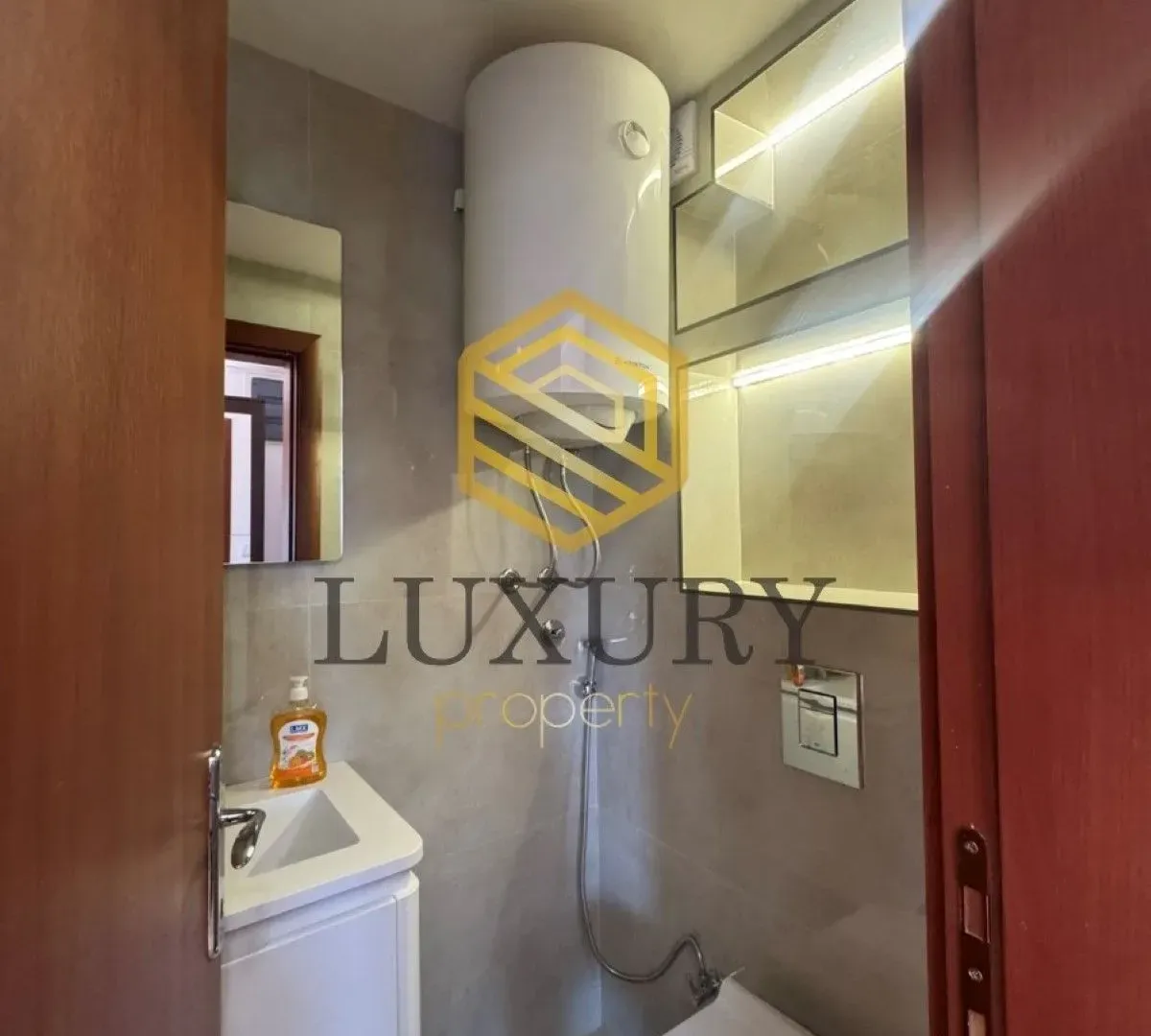 Izdavanje, trosoban stan, 92m², 1 maj, Podgorica
