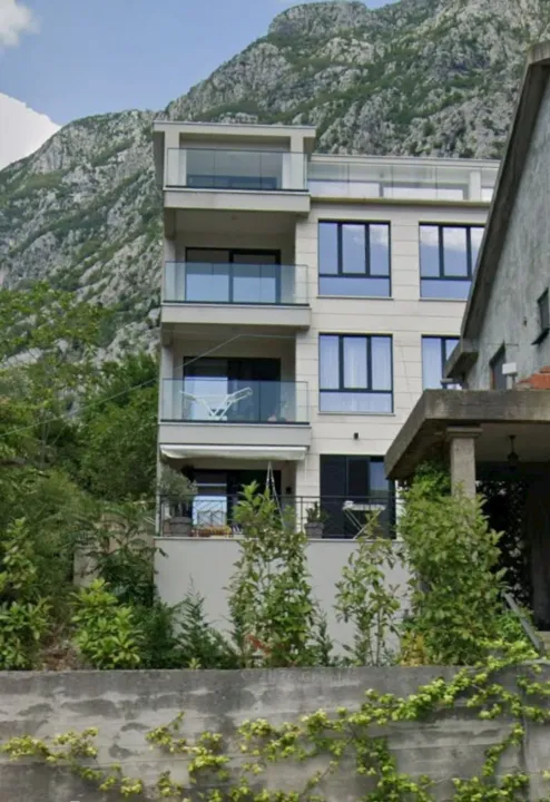 Rent, two bedroom apartment, 61m², Dobrota, Kotor