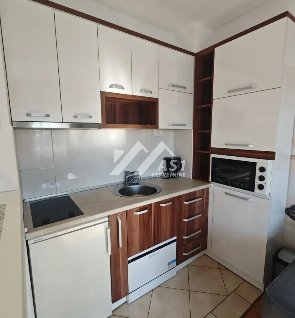 Izdavanje, stan, 22m², Rotkvarija, Novi Sad Sve Podlokacije