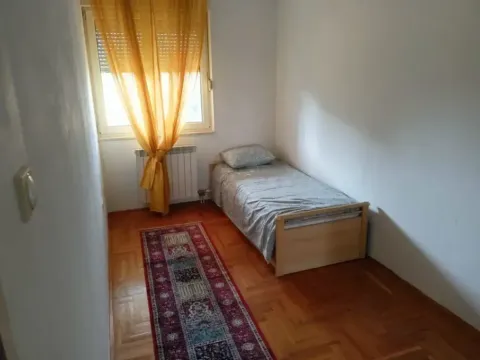 Izdavanje, trosoban stan, 80m², Centar, Podgorica - image 2