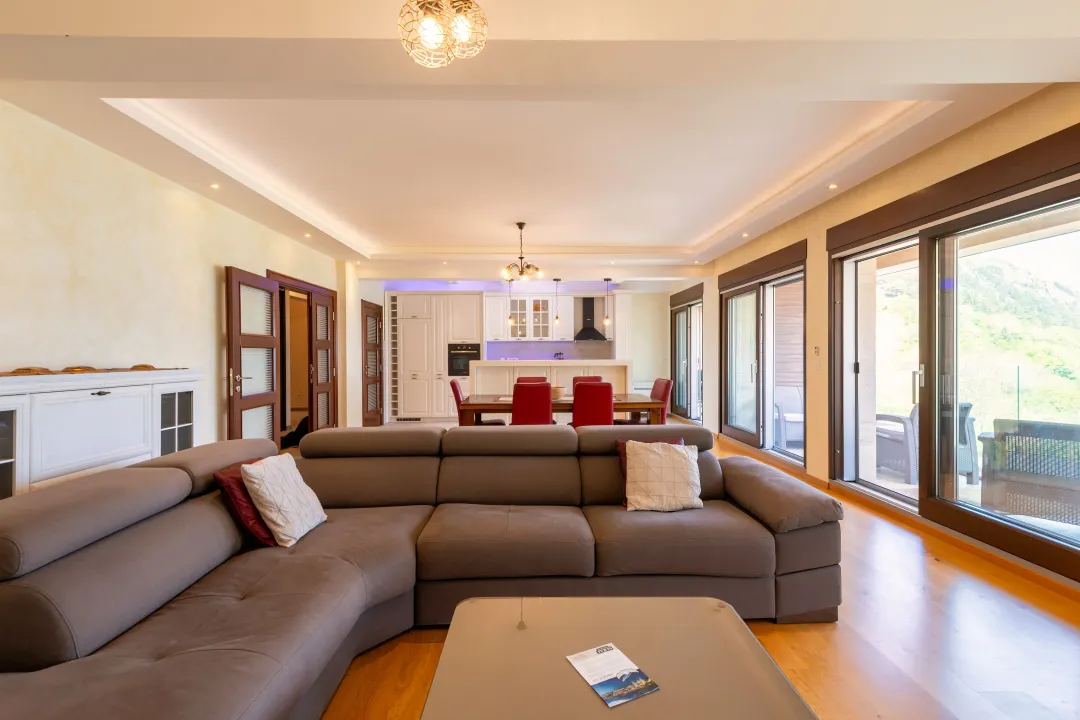 Rent, three bedroom apartment, 141m², Škaljari, Kotor