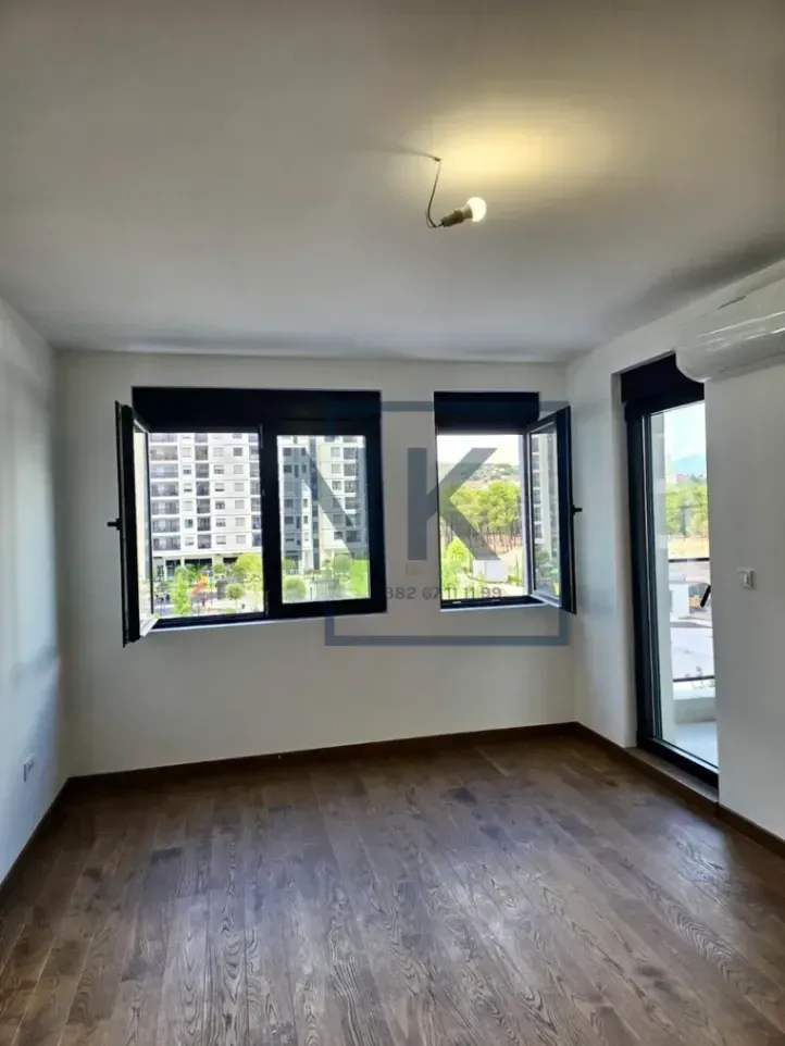 Izdavanje, dvosoban stan, 80m², Tološka šuma, Podgorica