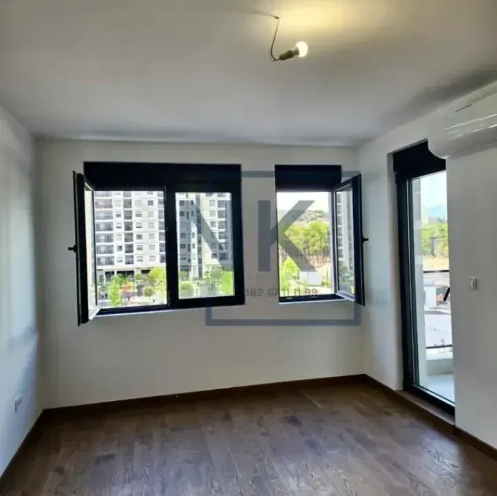 Izdavanje, dvosoban stan, 80m², Tološka šuma, Podgorica