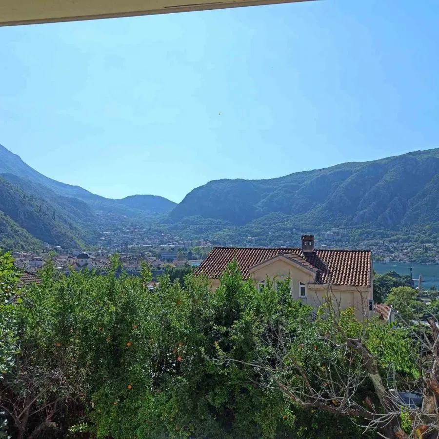 Sale, two bedroom apartment, 68m², Kotor, Crna Gora