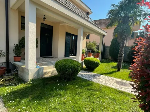 Prodaja, kuća, 293m², Stari Aerodrom, Podgorica - image 2