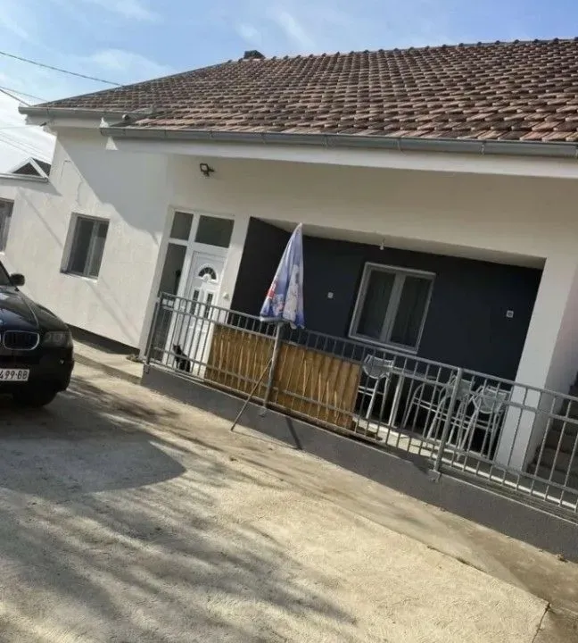 Prodaja, kuća, 240m², Surčin (mesto), Surčin