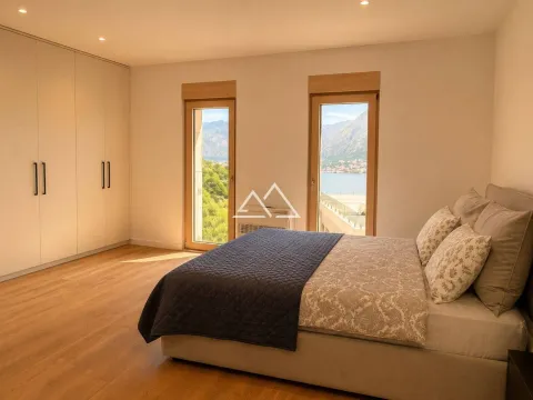 Prodaja, četvorosoban stan, 198m², Centar, Kotor - image 7