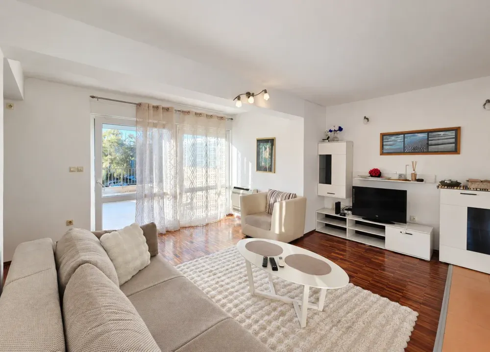 Rent, one bedroom apartment, 60m², Tivat, Crna Gora