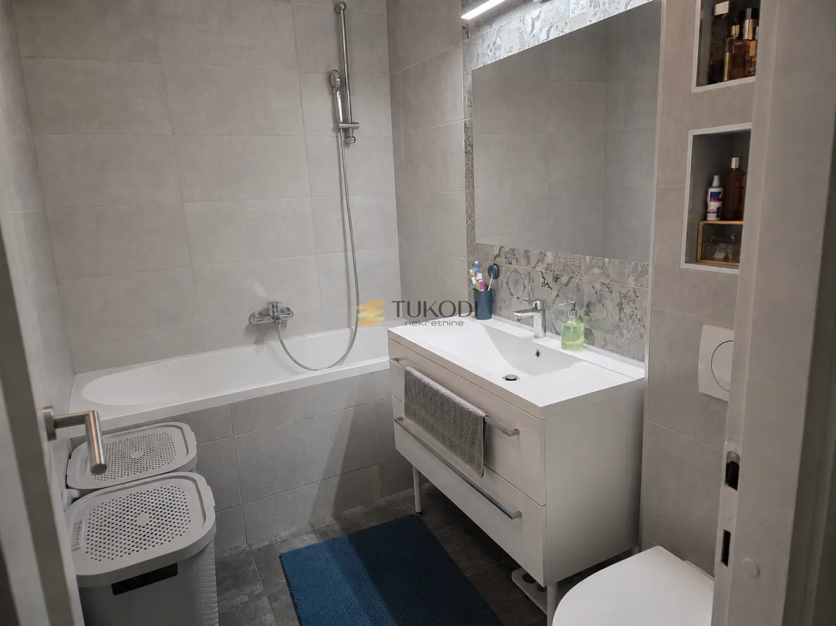 Prodaja, četvorosoban stan, 96m², Novo naselje, Novi Sad